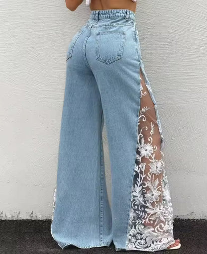 Jeans acampanados con abertura floral